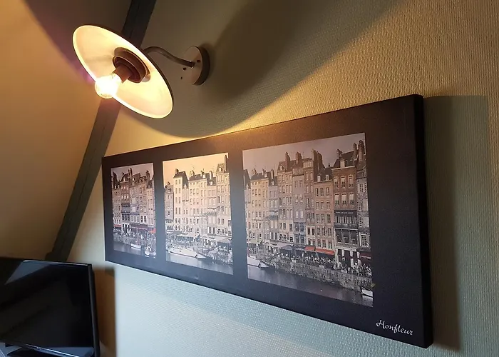 小括号公寓 * 翁弗勒尔